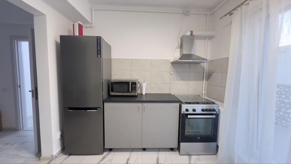 Vand mobilier si electrocasnice bucatarie