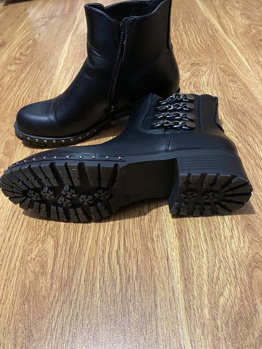 Боти чисто нови