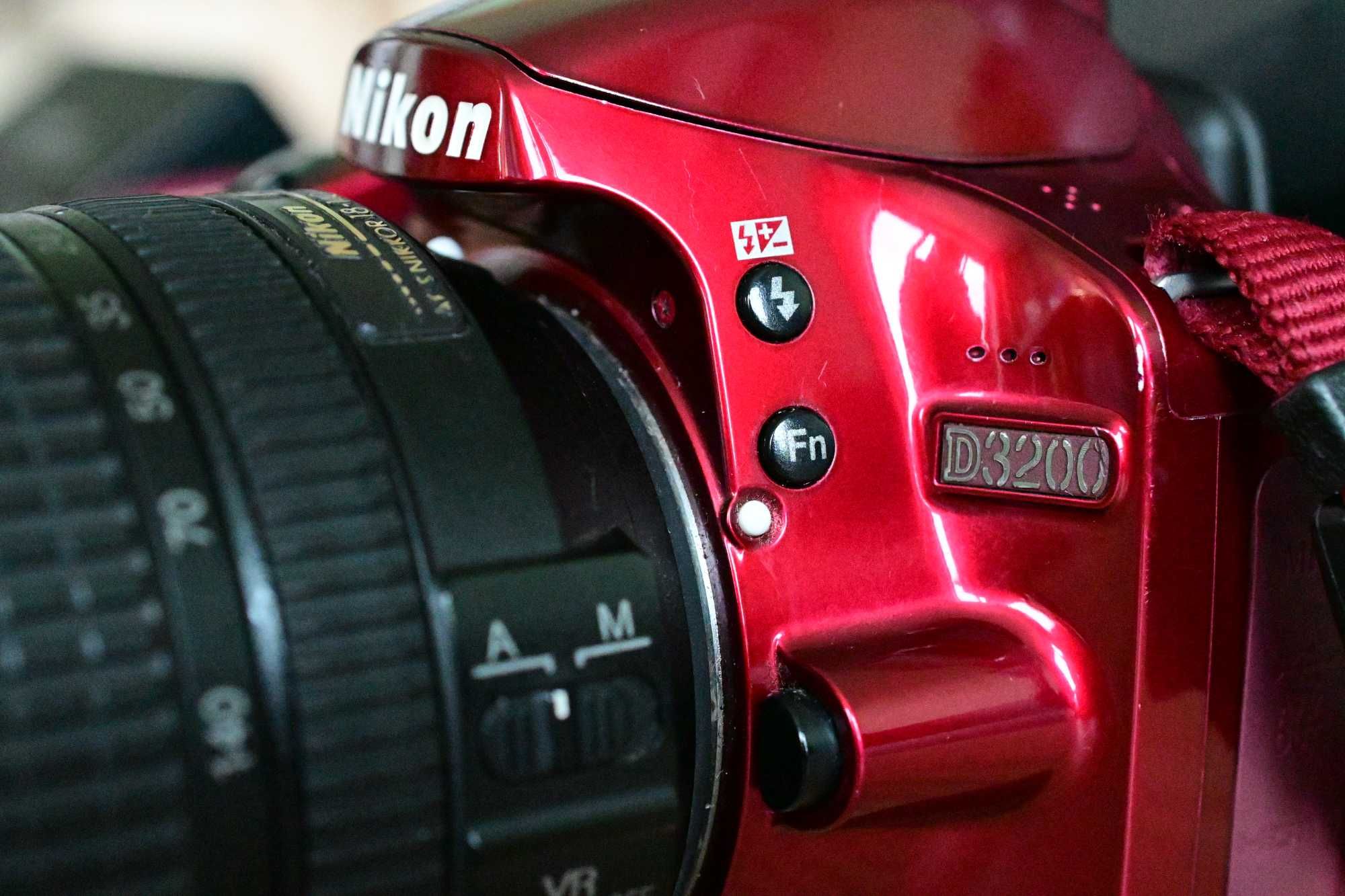 Фотоапарат Nikon D3200, AF-S Nikkor 18-140mm f/3.5-5.6G, с аксесоари