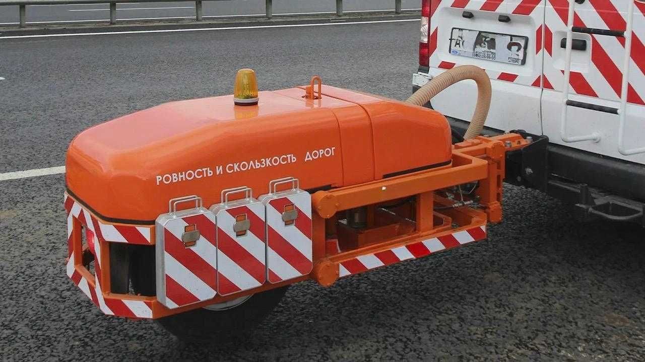 Система измерения ровности и сцеп­ления динамометрическим прицепом