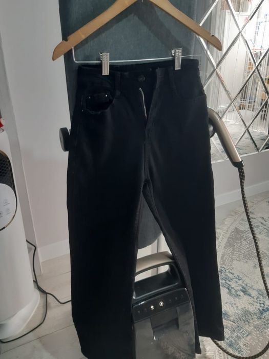 Көйлек, шалбар сатылады.