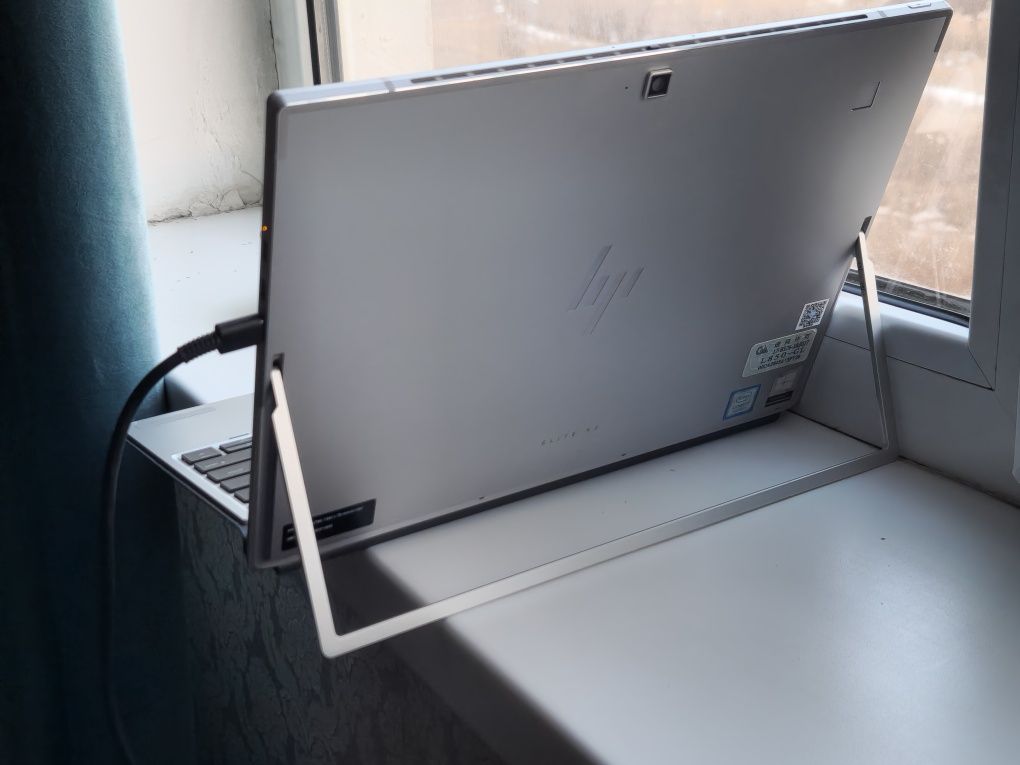планшет-ноутбук HP Elite x2 G4