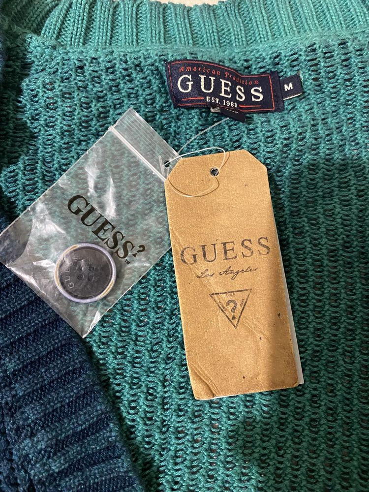 Оригинална мъжка жилетка Guess M размер