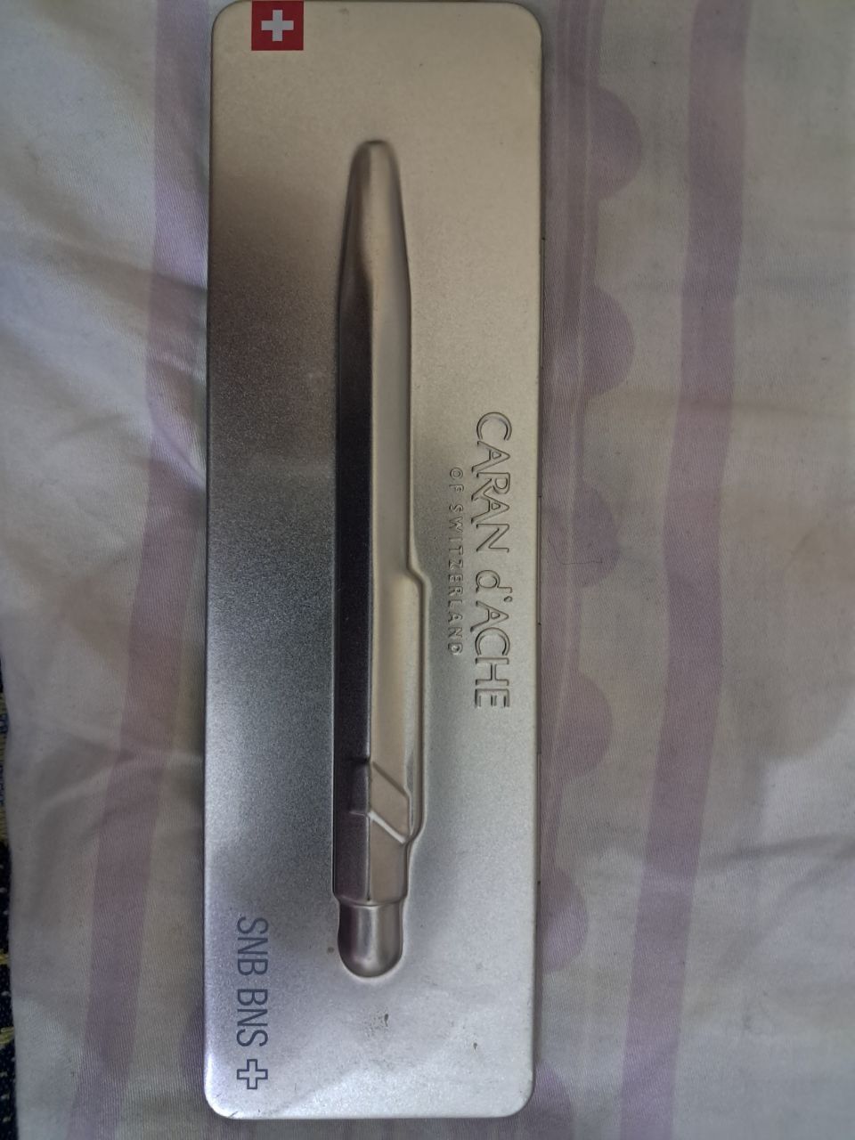 Продам швейцарскую  коллекционную ручку фирмы " CARAN d'ACHE"