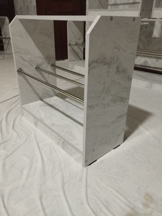 Oyoqkiyim uchun podstavka