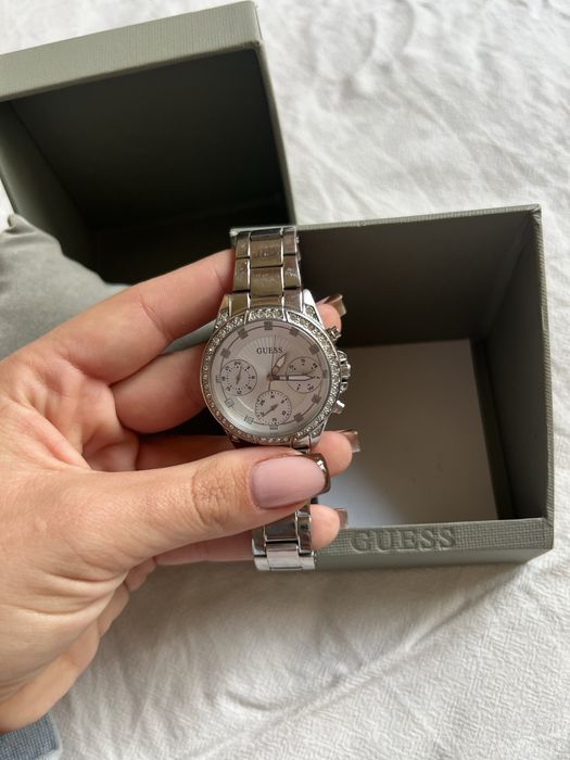 Дамски часовник  GUESS.