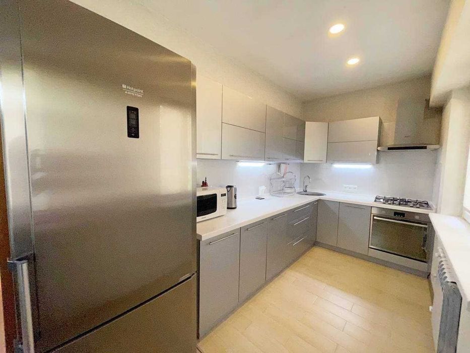 м.Космонавтов Ц-7 ЦУМ ул.Чимкент 3-комн 4/4 80 м² евроремонт меб/тех