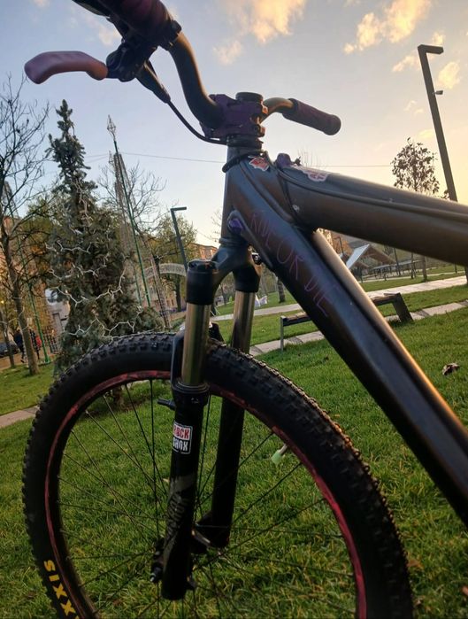 Bicicletă dirt specialisez