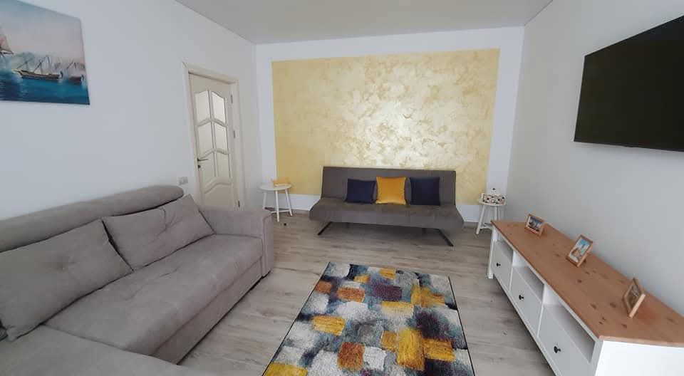 inchiriez apartament la costinesti