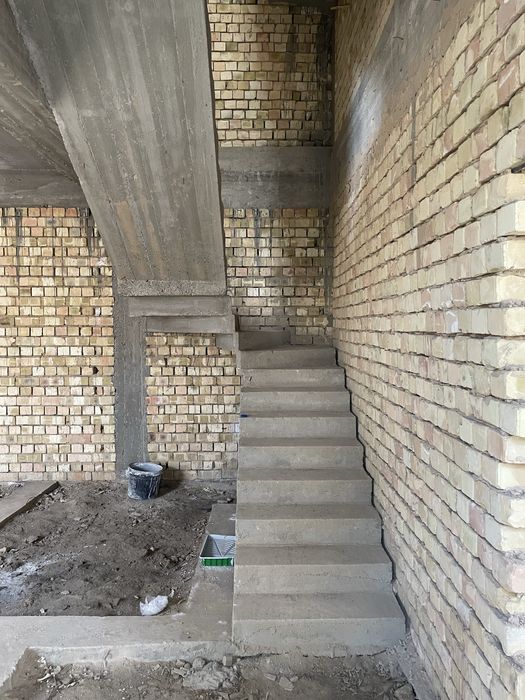 Uy 2qavatli 4xona va oshxona