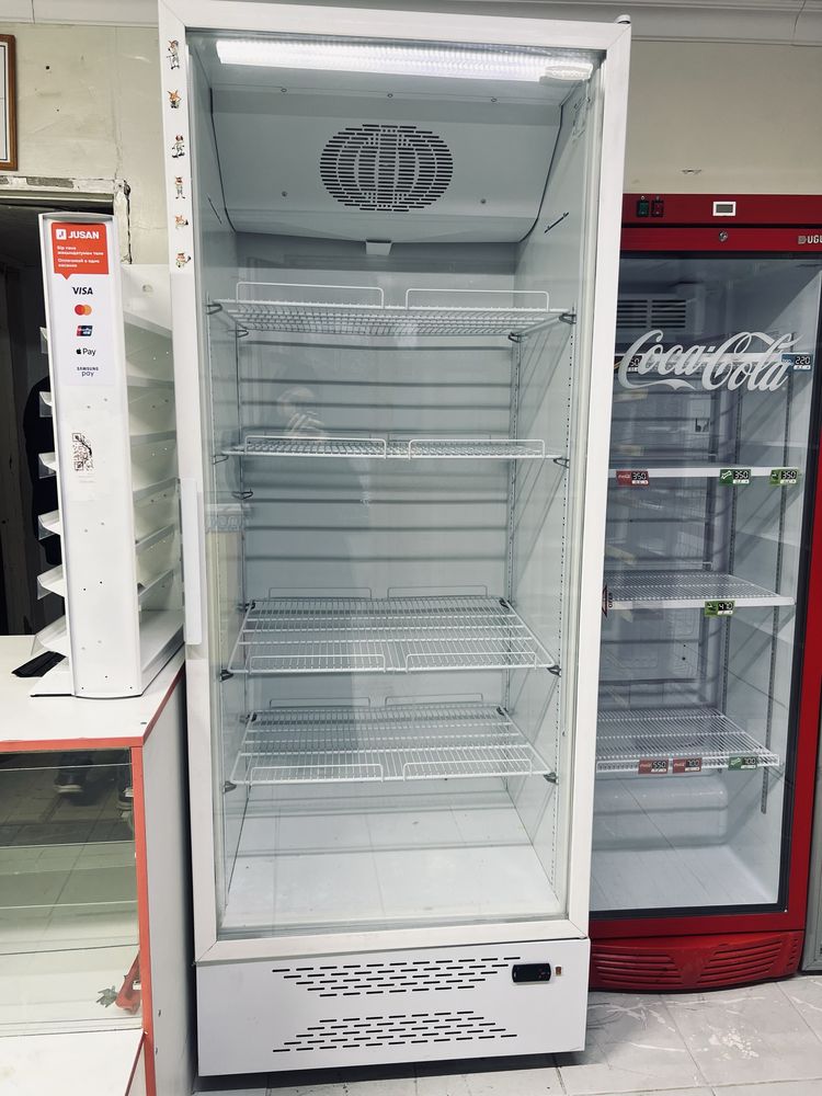 Продается холодильник витрина Бирюса 770DNY