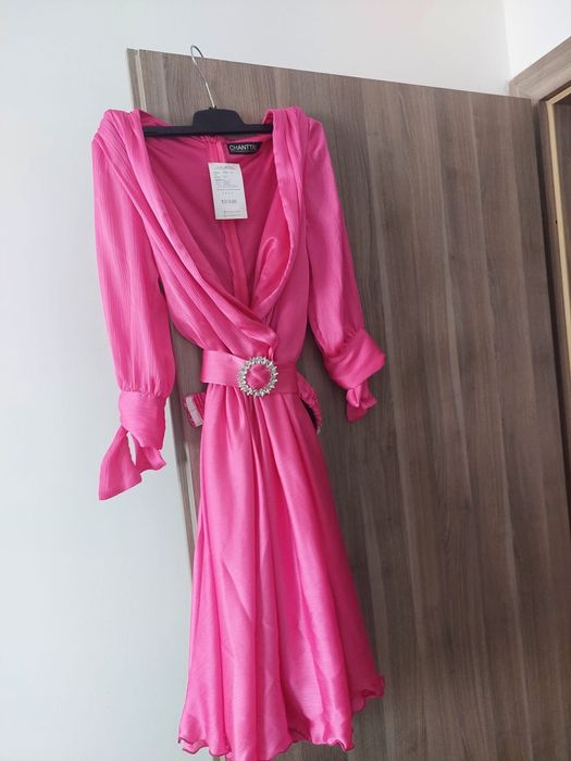 Rochie roz de lungime medie