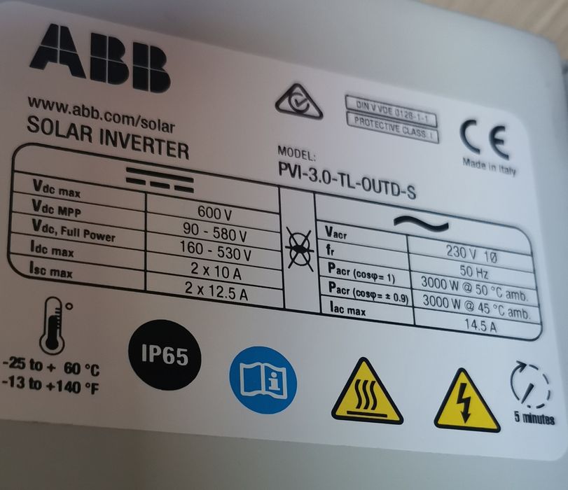 Panouri fotovoltaice și invertor