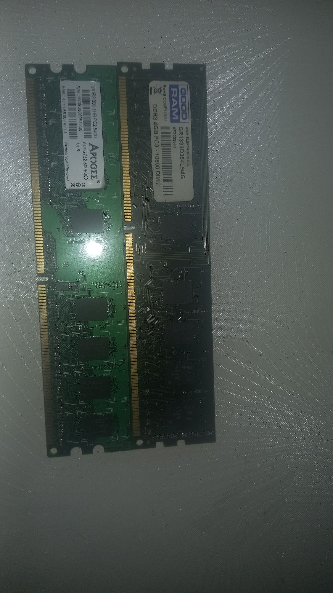 Продам плашку оперативной памяти DDR3 4GB И DDR2 800 1GB