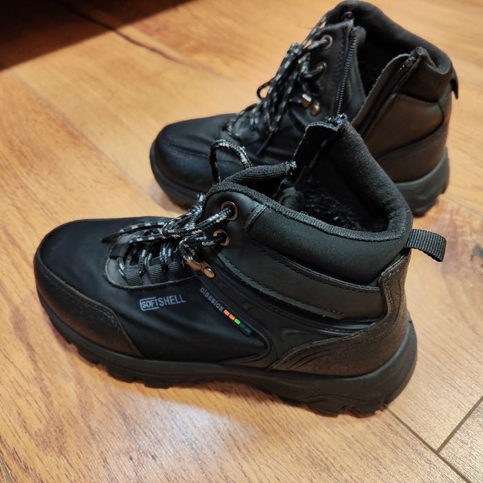 Нови топли черни маратонки на промоцена 30 лв.