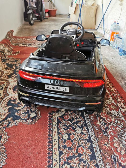 Mașina electrica pentru copii Audi RS Q8