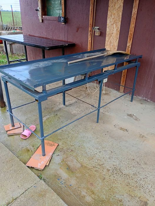 Masa vibratoare și masa de curte