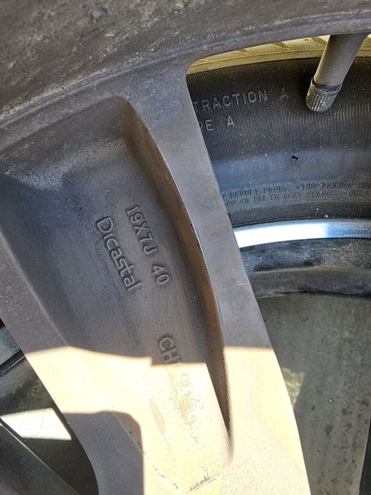 Jante Nissan cu cauciucuri Michelin