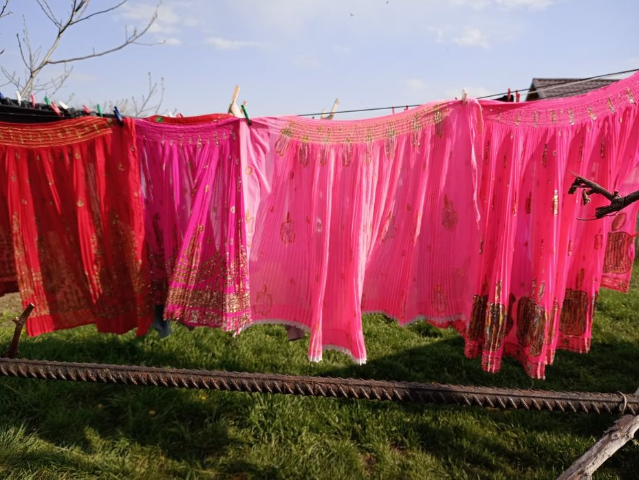 Vând fuste de caldararita