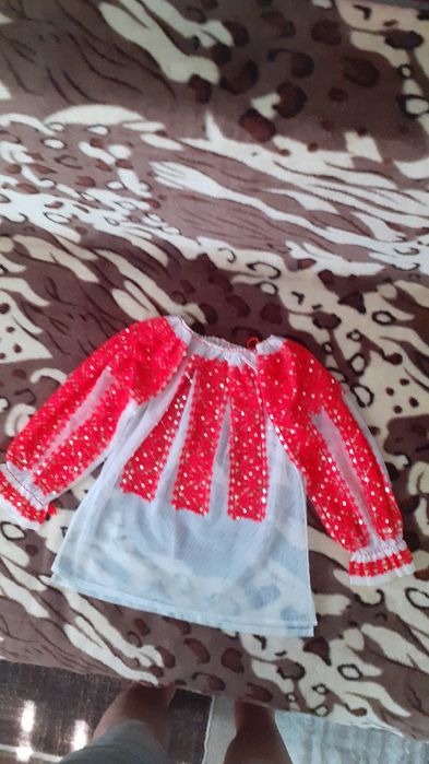 Costum popular vechi de peste 100 de ani