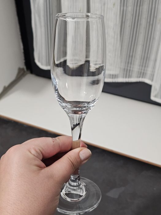 Vand Vand set de 4 pahare pentru şampanie.