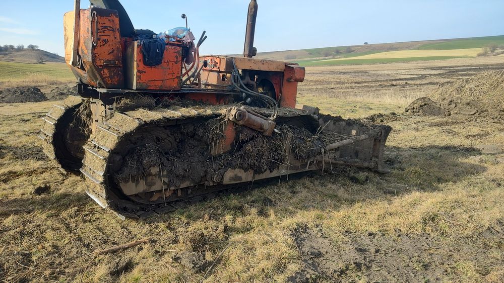 Buldozer S651,utilajul lucreaza