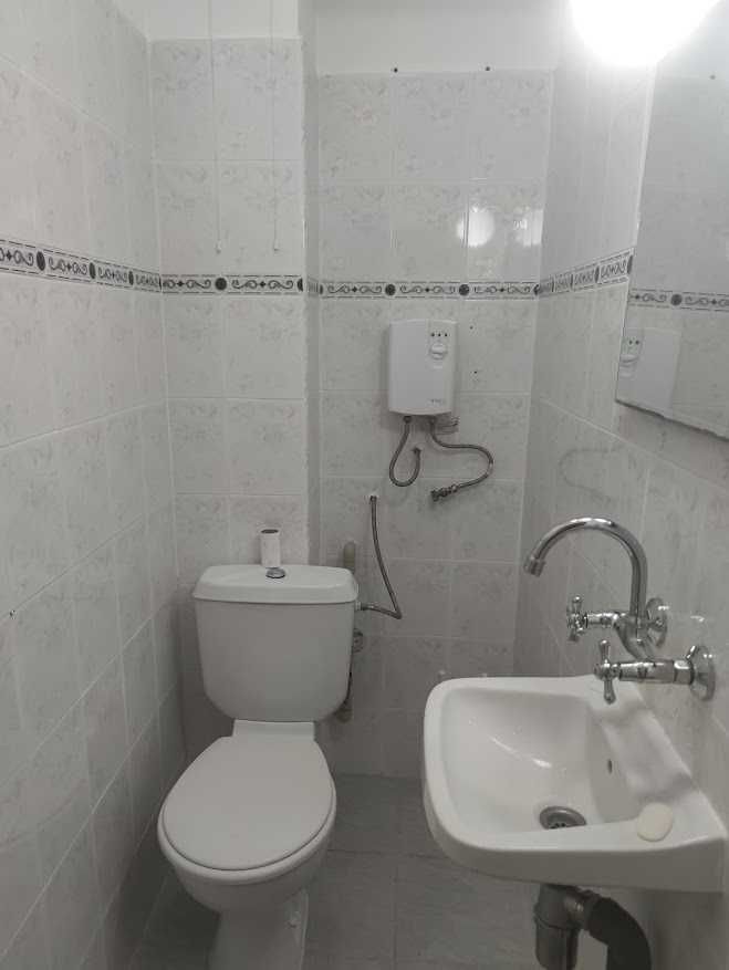 Продавам многостаен тип Мезонет - 210м2, до Колхозен Пазар