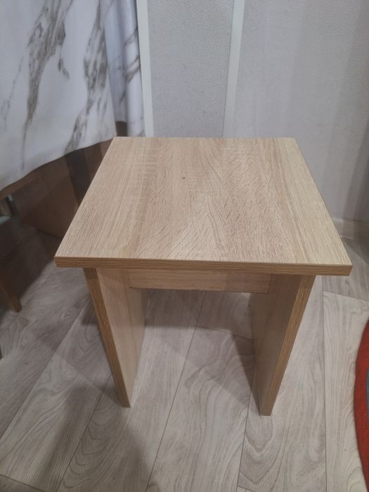 Стол с табуретками