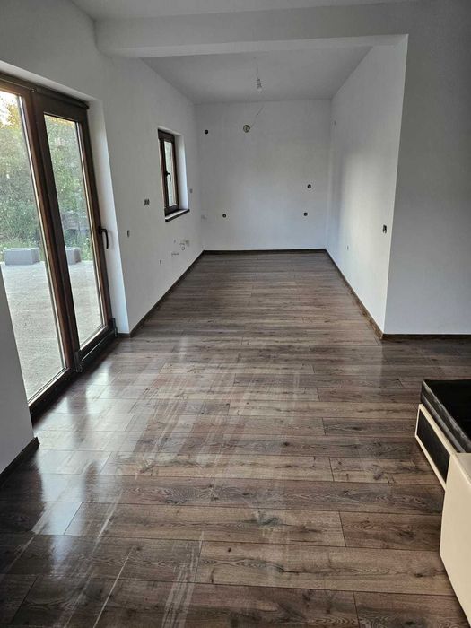 Casa noua de vanzare + 20 ari de teren