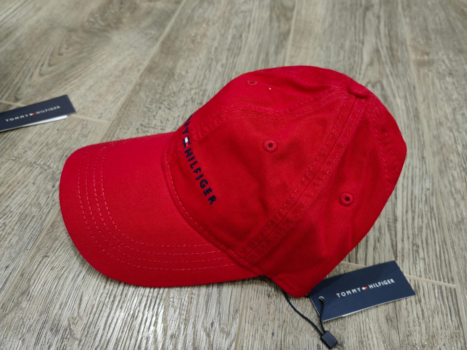 Tommy Hilfiger  кепки