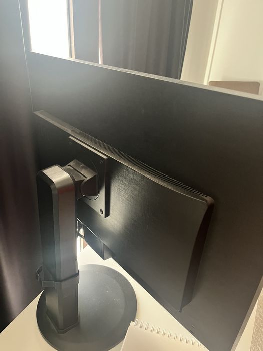 Monitor AOC 24” Full HD cu boxe integrate și reglaj manual