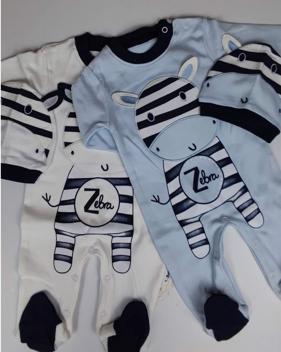Бебешко одеало и бебешки дрехи