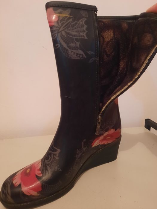 Продам женски сопаги