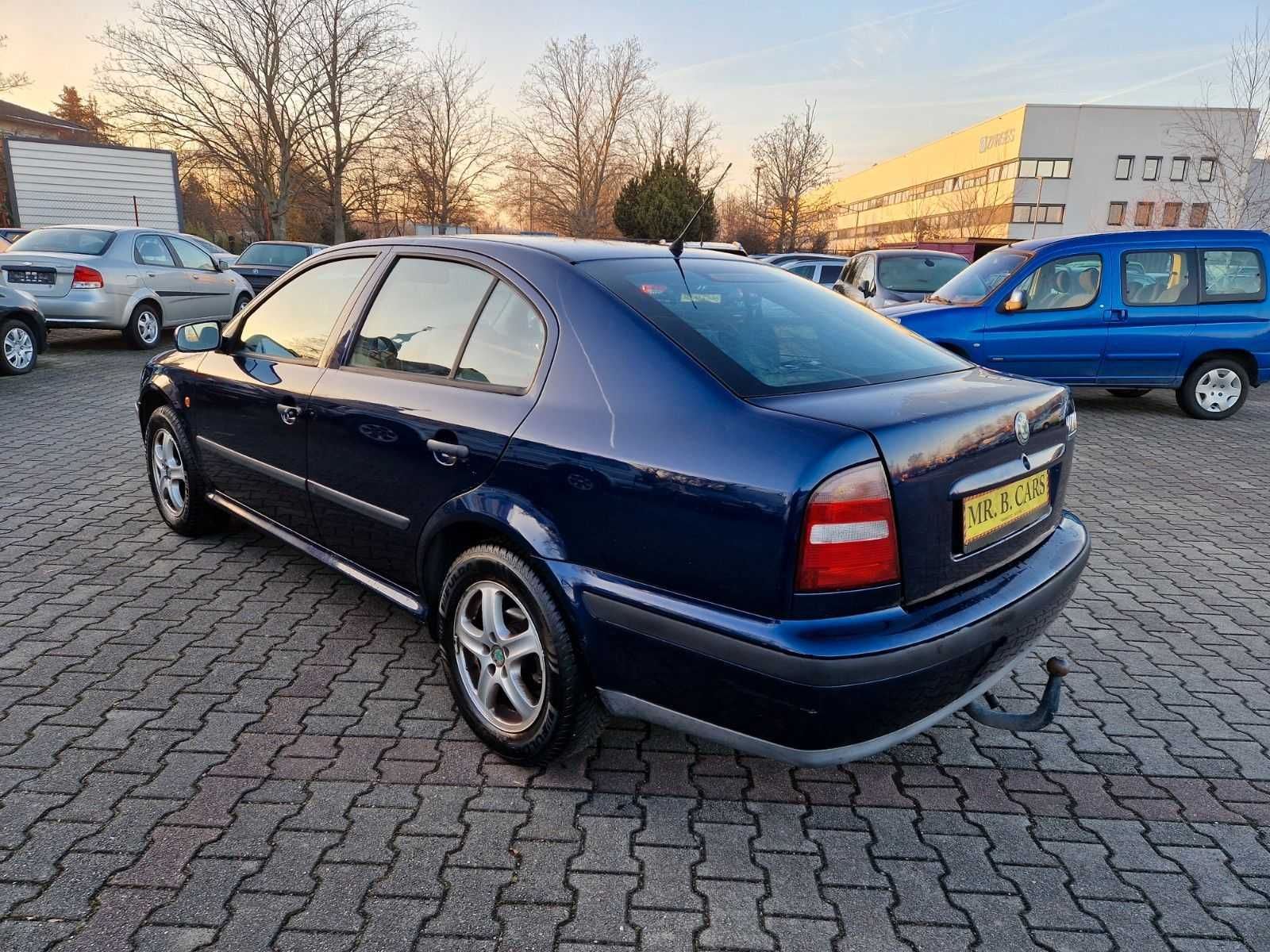 Piese auto Skoda Octavia motor 1.9 AXR 1.6 AUU rosu , albastru indigo