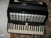 Vand acordeon Parrot, ca nou, adus din afară.