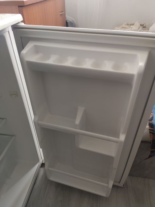 Малък бял хладилник!!!