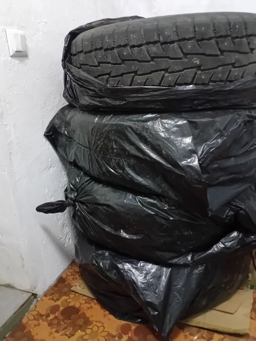 Продам резину на 18