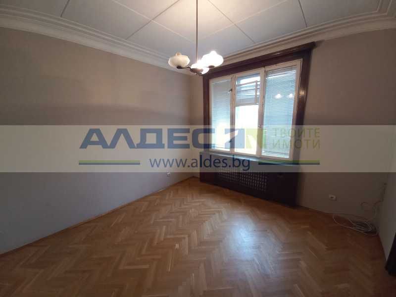 Аристократичен апартамент с три спални до Докторски паметник!