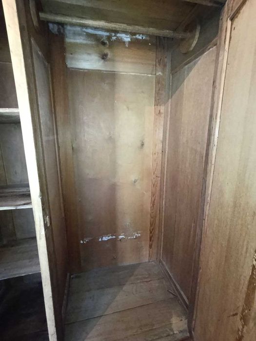 Шифоньер деревянный двустворчатый прошлый век