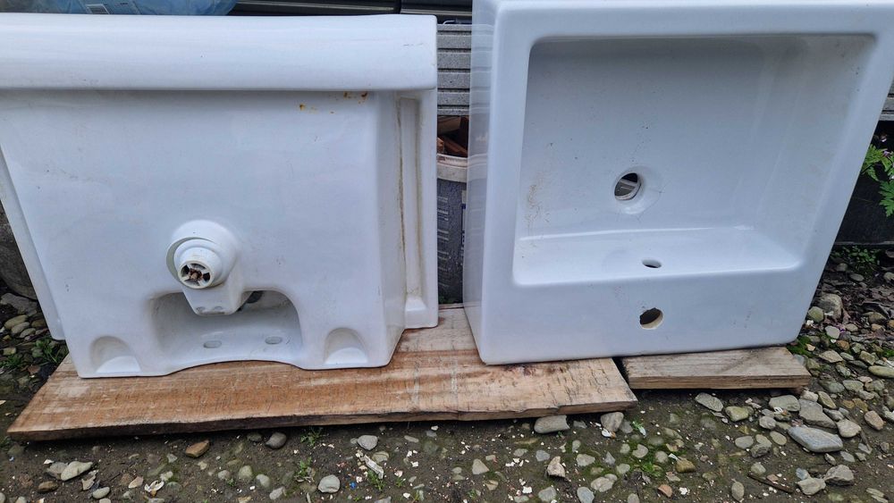 Vand chiuvete baie cu picior,noi,inox si alte chiuvete din recuperari