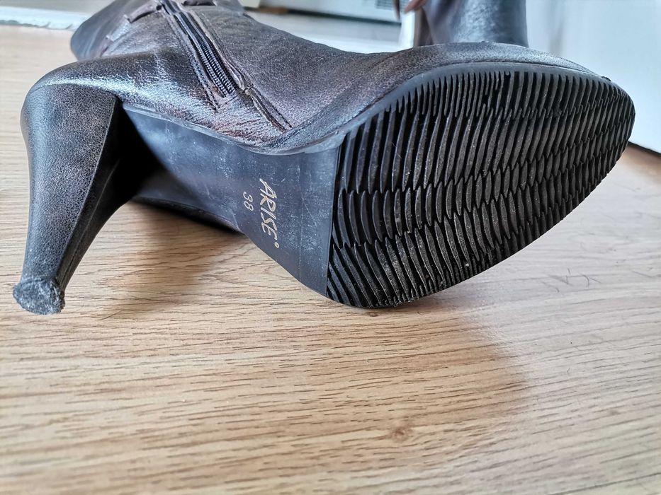 Дамски ботуши на ток