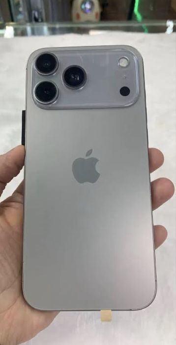 Iphone 17 pro новый в идеальном состоянии срочно
