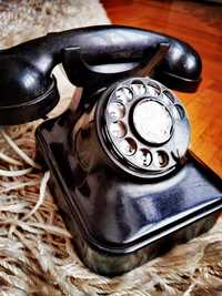Vechi telefon ebonita,comunism anii 1950 cu disc si ceas masa.