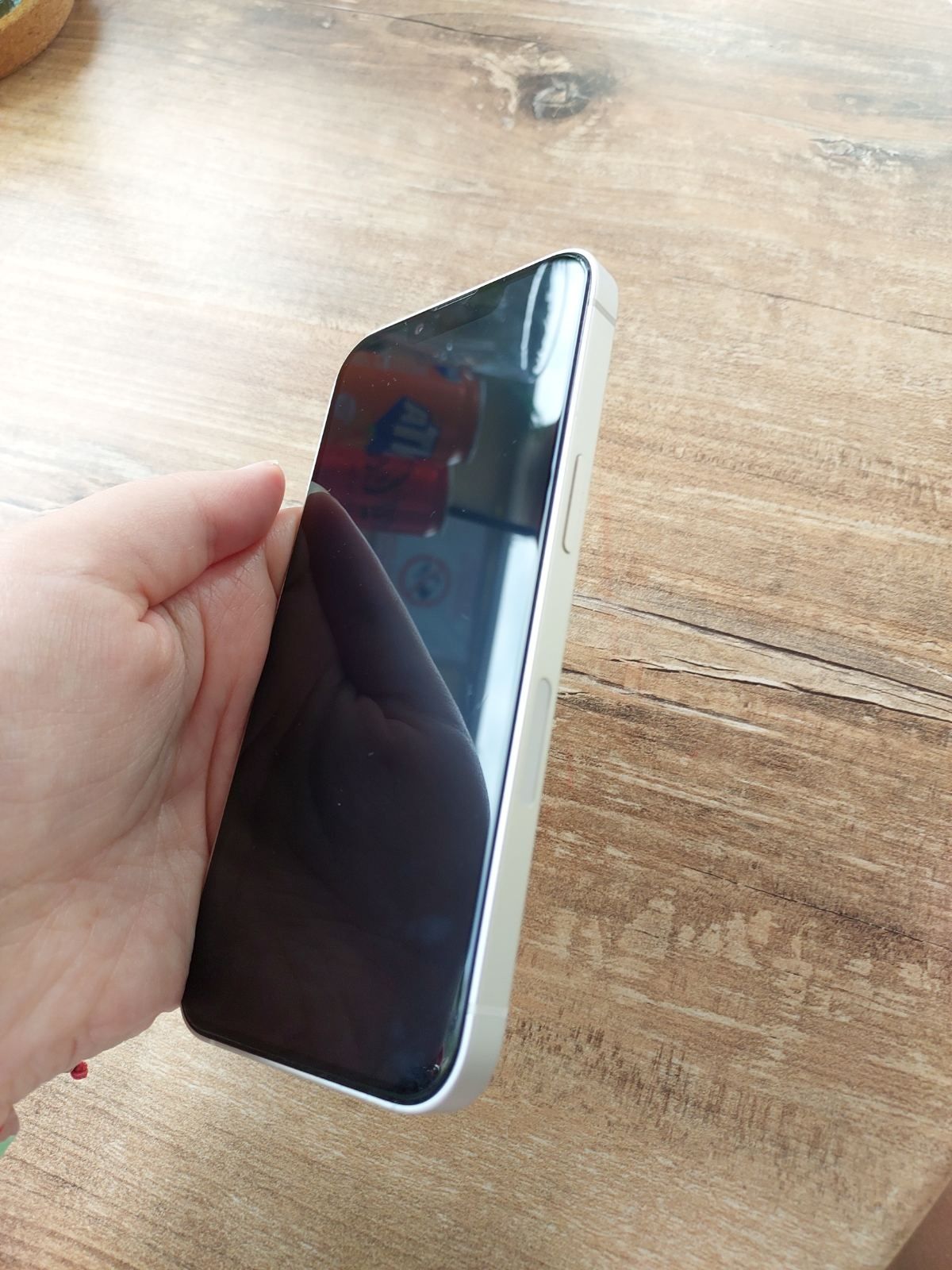 iPhone 13 с подарък 15 калъфки