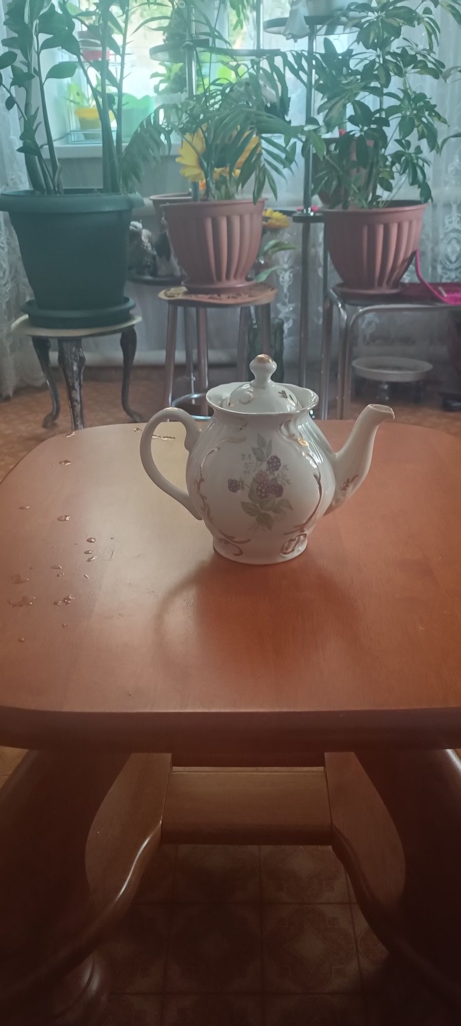 Продам чайники форфоровы