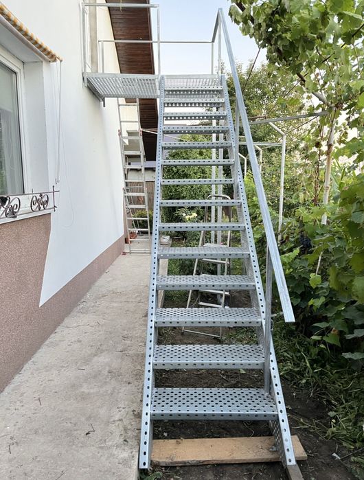 Scari de exterior si interior galvanizate