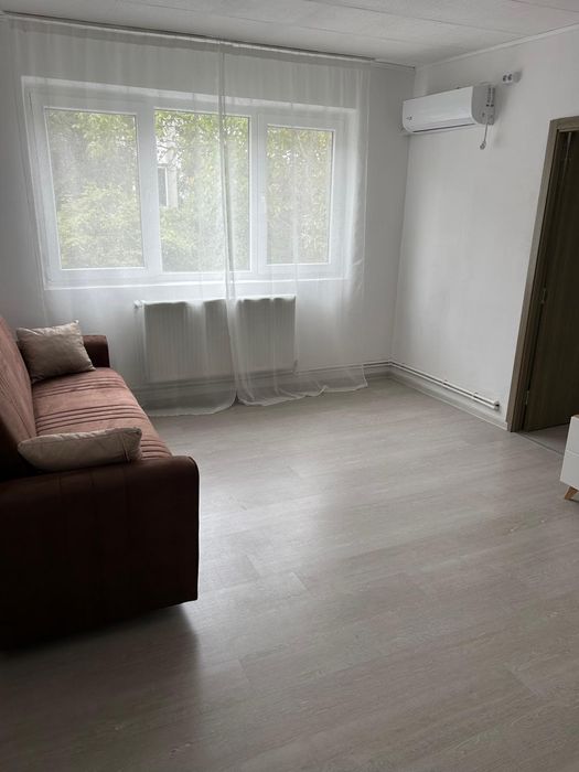 Persoana fizica inchiriez apartament mobilat si utilat