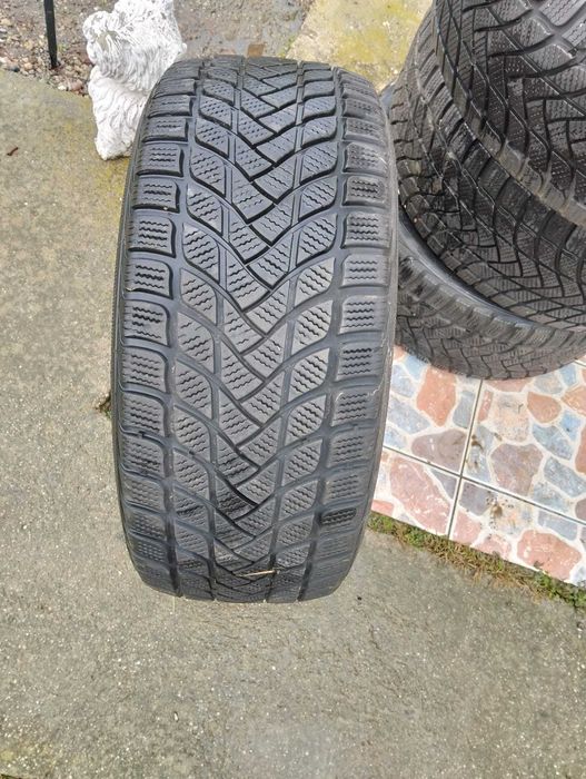 Cauciucuri M+S  225 × 50 × R17