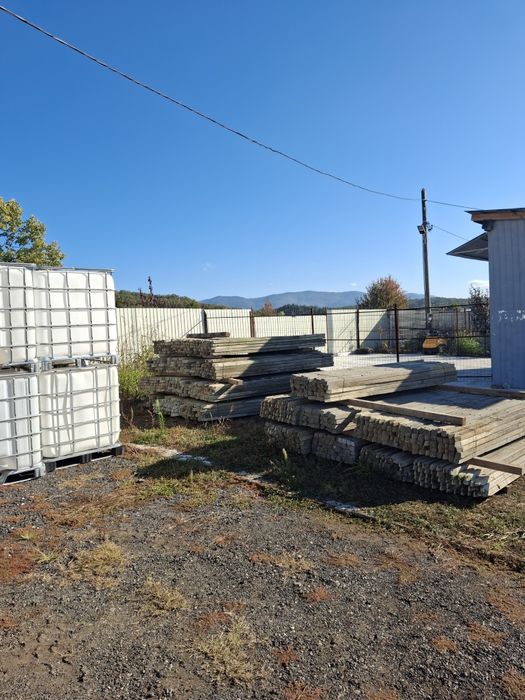 Stâlpi beton și butoie 1000 litri.