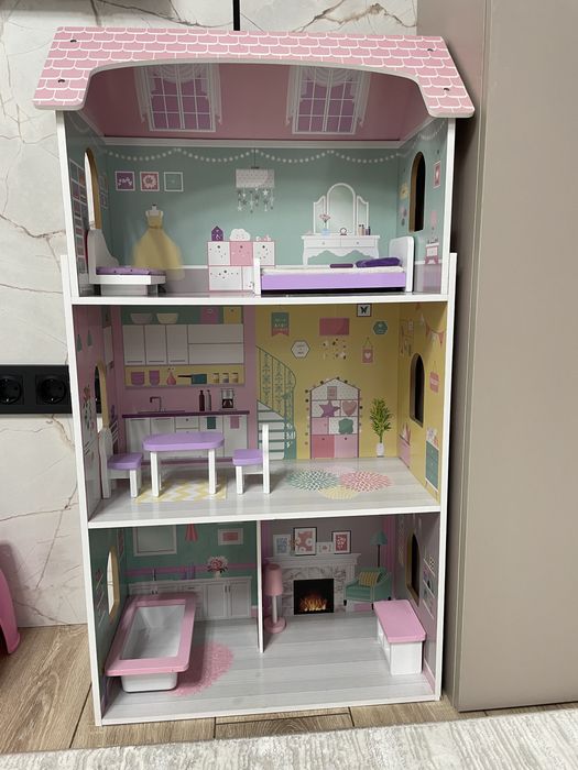 Игрушечный домик для куклы